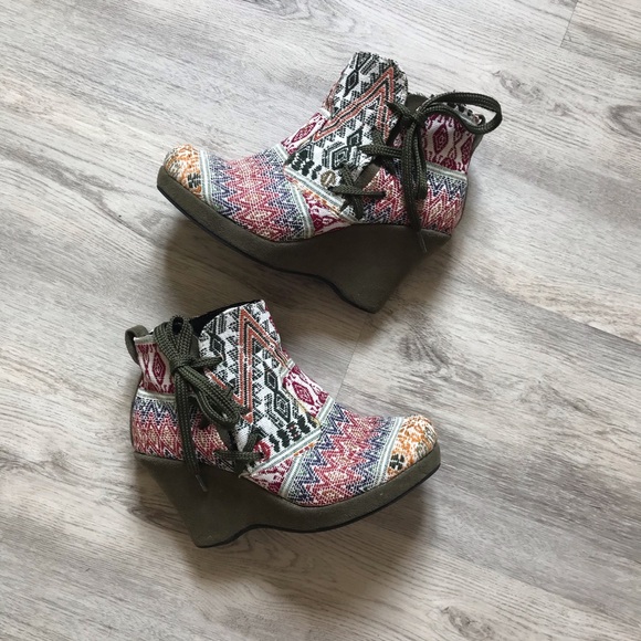 Bazarte Shoes - 2XHOST PICK Bazarte Embroidered Platform Ankle Boots No Sz Listed I'm a Size 7.5